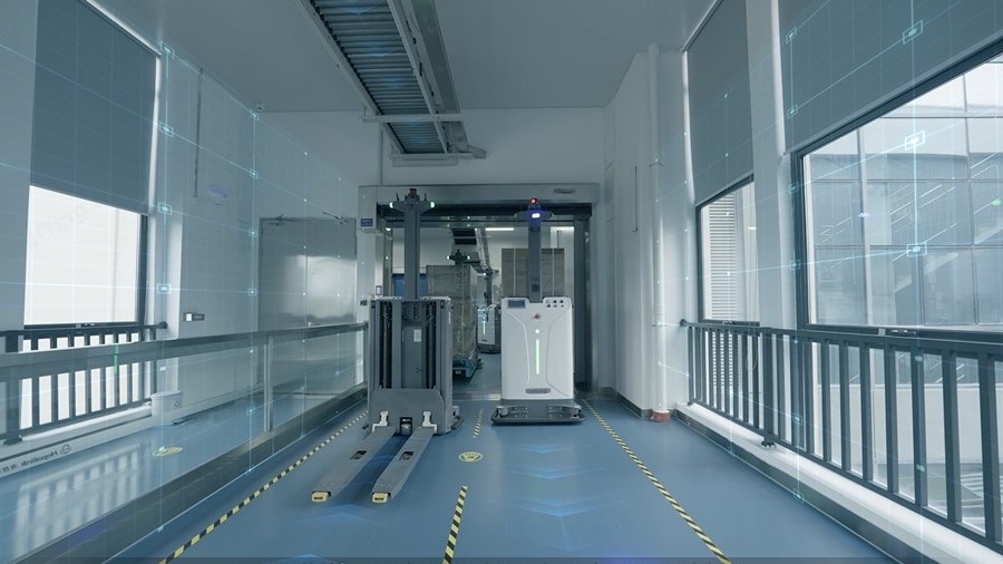 海普瑞坪山5G數(shù)智化工廠-AGV小車自動轉運物料