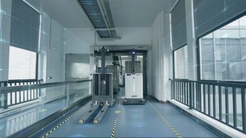 海普瑞坪山5G數(shù)智化工廠內(nèi)掛載5G工業(yè)網(wǎng)關的AGV小車